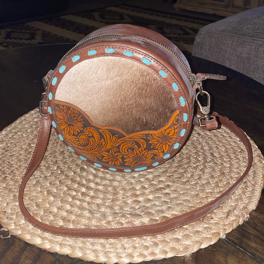 Circle Crossbody Cowhide Leather